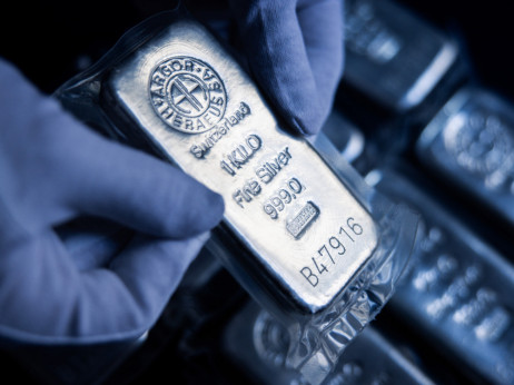 Šta stoji iza najvećeg skoka srebra u jednoj godini? Ne vuče ga samo zlato