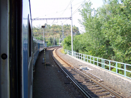 Desetine poginulih prilikom prevrtanja brzog voza u Španiji