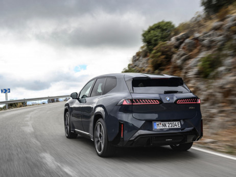 BMW podiže lestvicu: iX3 vraća Evropu na vrh automobilske industrije
