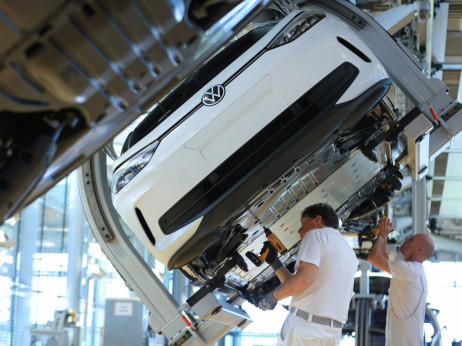 Auto-industrija i dalje kivna na Brisel