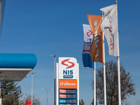 Produžena američka licenca NIS-u kupila Srbiji još malo vremena