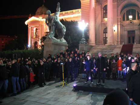 Vučić se obratio okupljenima ispred Skupštine Srbije, počinje uklanjanje šatora