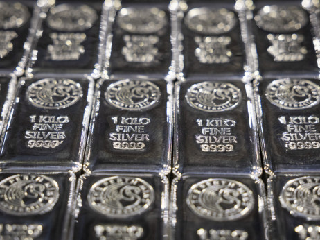 Среброто нагло потона за околу 17 отсто