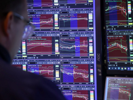 Akcije u uskom rasponu pred objavu zapisnika Feda, srebro raste