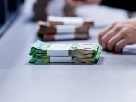 Prvi teden odpiranja INR: kakšno je povpraševanje?