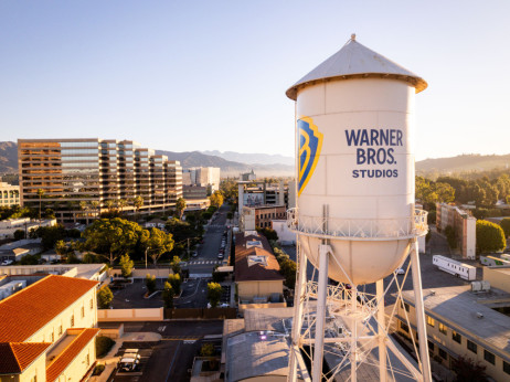Netflix menja dogovor o Warner Bros-u i nudi samo gotovinu u trci za preuzimanje