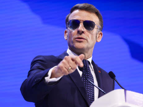 Macron tvrdi da Trump pokušava putem trgovinske politike da podredi EU