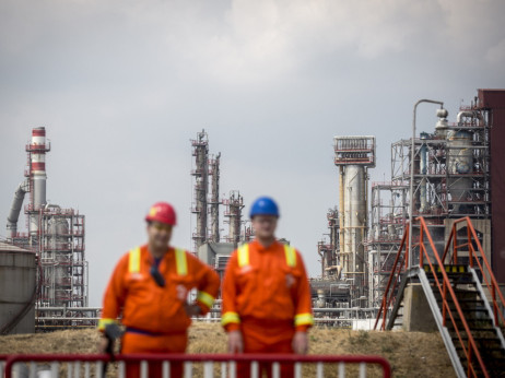 Népszava: Mol kupuje ruski udeo u NIS-u za 1,4 milijarde evra