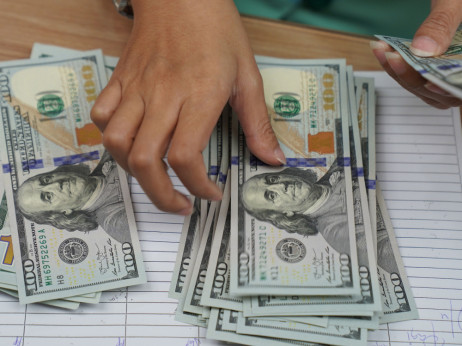 Trump produbljuje probleme dolara - ne brine ga pad američke valute