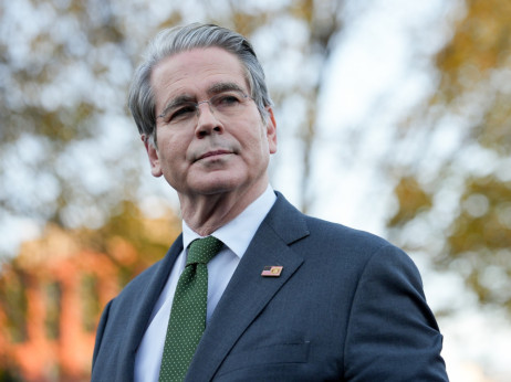 Bessent smiruje spekulacije o prodaji dolara radi jačanja jena