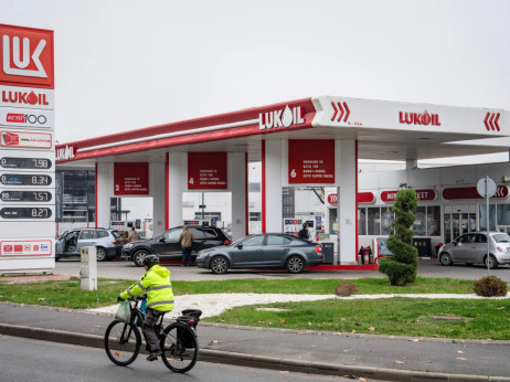Posledica sankcija - Lukoil prodaje većinu međunarodne imovine Carlyle Groupu
