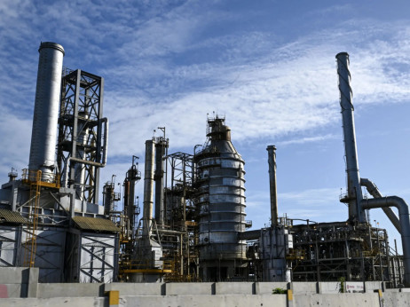 Tržište nafte između viškova i neizvesnosti - šta će prevladati?