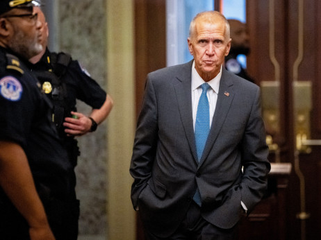 Tillis će blokirati imenovanje Warsha sve dok se ne obustavi istraga protiv Feda