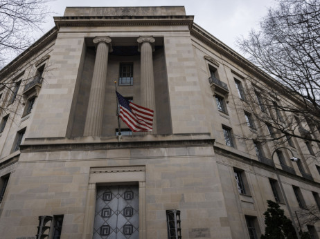 Ministarstvo pravde SAD završilo reviziju Epsteinovih fajlova, kritičari upozoravaju na neobjavljene dokumente