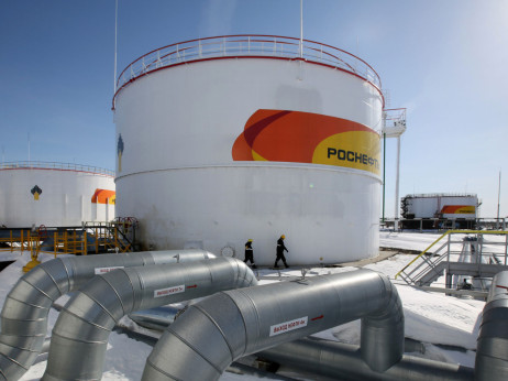 SAD privremeno otvaraju put ruskoj nafti koja je već na moru