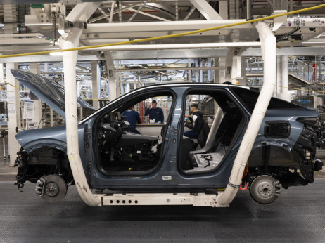 Stellantis se suočava s kašnjenjima Peugeot modela zbog problema u fabrici baterija