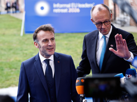 Dve lokomotive EU : Macron za evroobveznice, Merz povlači kočnicu