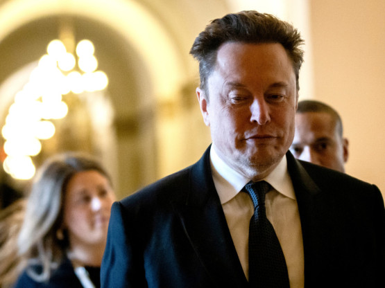 Musk, prvi svetski bilioner, mogao bi da kupi celu auto-industriju