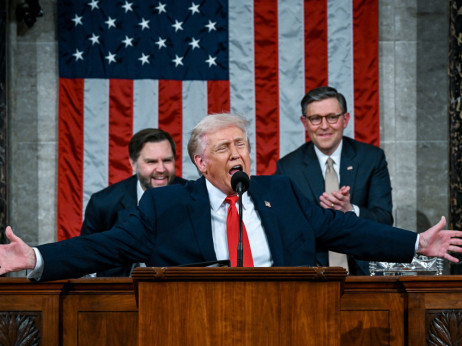 Najduži Trumpov govor pred Kongresom - carine, galama i obračun s demokratama