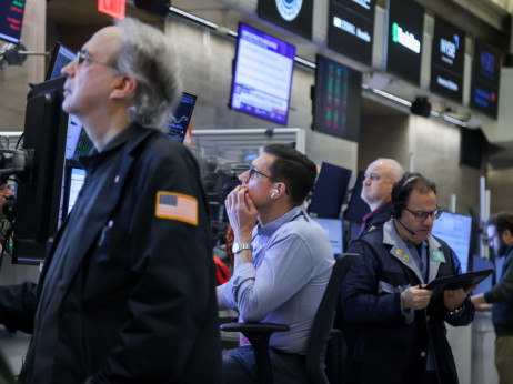 Akcije padaju, dolar i nafta rastu zbog krize u Iranu