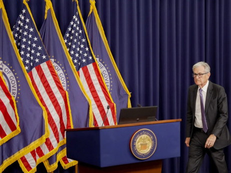 Fed najverovatnije zadržava kamatne stope, dok razmatra naftni šok