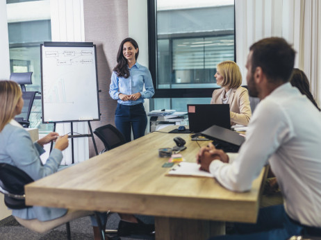 Plate u IT-ju i ugostiteljstvu u Srbiji deli čak 955 evra