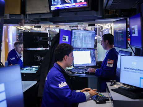 Američke akcije produbile pad dok Fed zadržava kamate usred rata sa Iranom