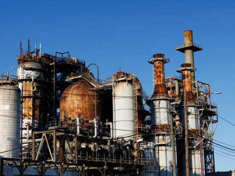 Цената на нафтата паѓа - САД и Израел во обид да ги смират инвеститорите