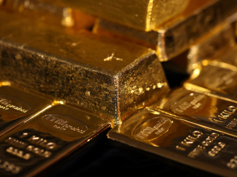 Zlato pada zbog rata na Bliskom istoku i visokih prinosa – sledi li preokret?