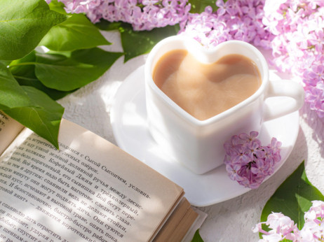 Prolećni meni za dušu: najnovije knjige, filmovi i serije