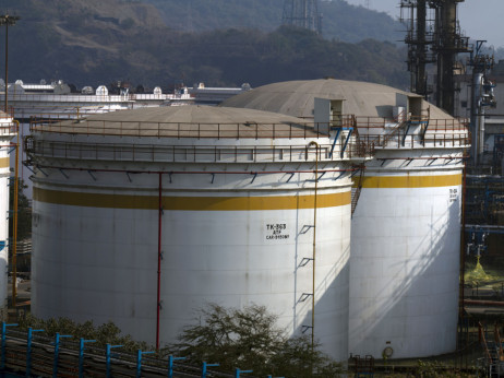 Goldman ocenjuje da će nafta rasti iznad 100 dolara ako Ormuz ostane zatvoren