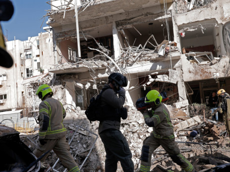 Хутите поддржани од Иран се приклучуваат на војната, САД распоредува дополнителни трупи