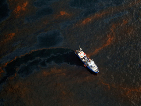 Irak poručio kupcima da preuzmu naftu, prolaz kroz Ormuski moreuz ponovo moguć