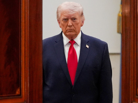 Trump uporno preti, Iran 'steže' Ormuz, a tržišta trepere