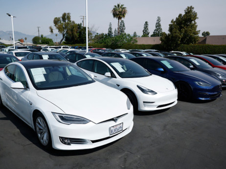 Teslin 44-milijardni obrat je več kot le spodrsljaj (mnenje)