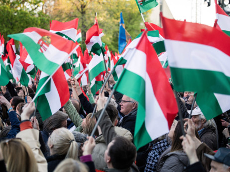 Zgodbe tedna: Posledice madžarskih volitev, cene nepremičnin v Ljubljani, nakup zlatnikov