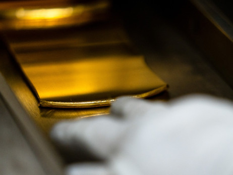 Zlato stabilno, dok tržišta polažu nade u dogovor SAD i Irana