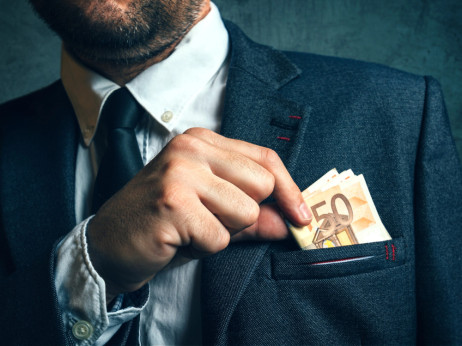 So predsedniki uprav slovenskih blue chipov premalo plačani?