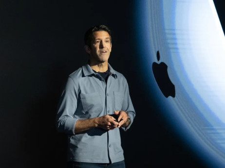 Tim Cook se povlači, novi izvršni direktor Applea biće John Ternus