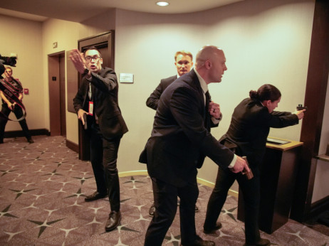 Napadač na gala večeri u Vašingtonu verovatno ciljao zvaničnike