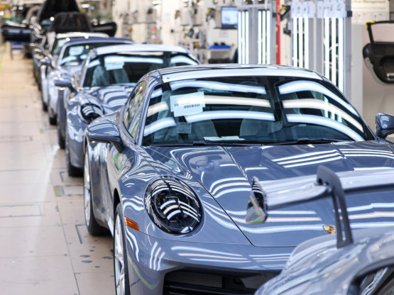 Trump podiže carine na 25 odsto  za automobile i kamione iz Evropske unije