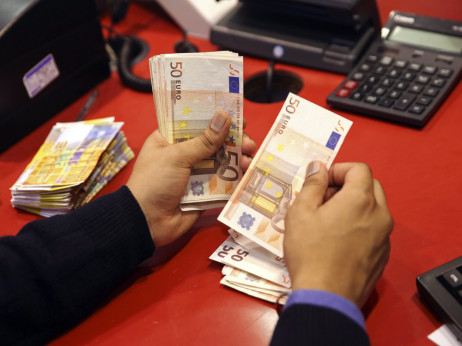 Raskorak između rasta plaća i potrošnje - Što će biti novi motor hrvatskog gospodarstva?