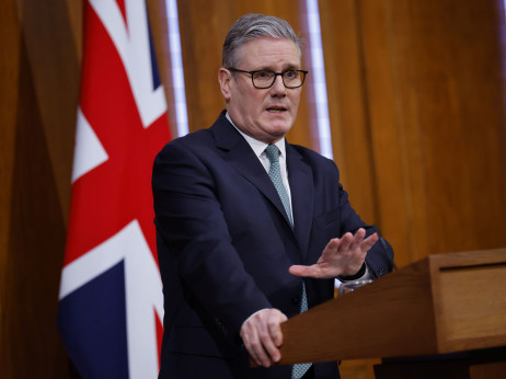 Ljulja se vlast britanskog premijera Starmera