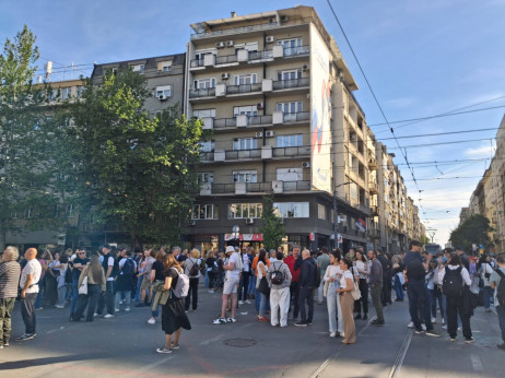 Protest ispred zgrade RTS-a protekao mirno