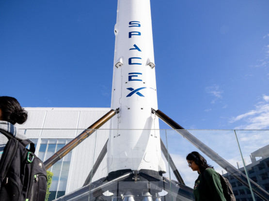 SpaceX deli akcije pred IPO: cena po jednom komadu pada pet puta