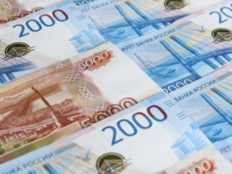 Rublja na vrhu globalnih valuta dok Putin ubira dobitke od nafte zbog rata sa Iranom