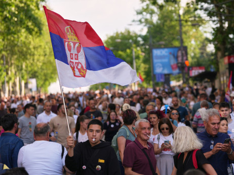 Uoči skupa na Slaviji, studenti i građani na više mesta, policija uglavnom oko Skupštine