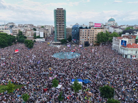 Skup na poziv studenta u blokadi na Trgu Slavija je završen, incidenti na ulicama Beograda