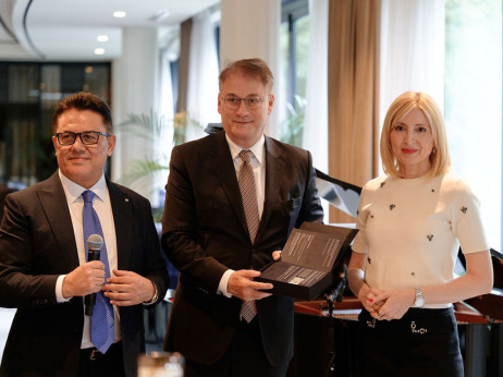 Visa i HALKBANK predstavile prvu Visa Business Signature karticu u Srbiji