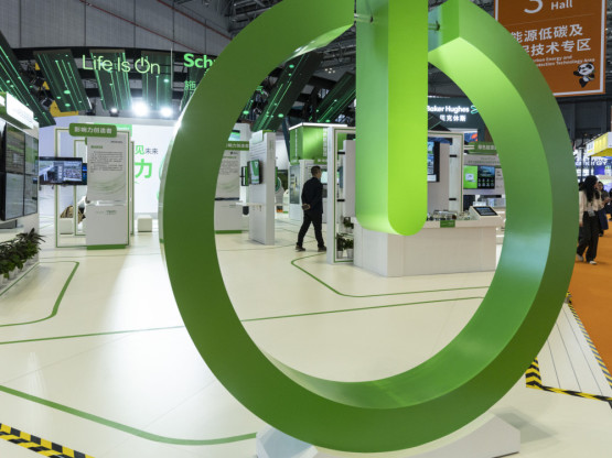 Schneider Electric koristi AI bum za emisiju duga od 800 miliona evra